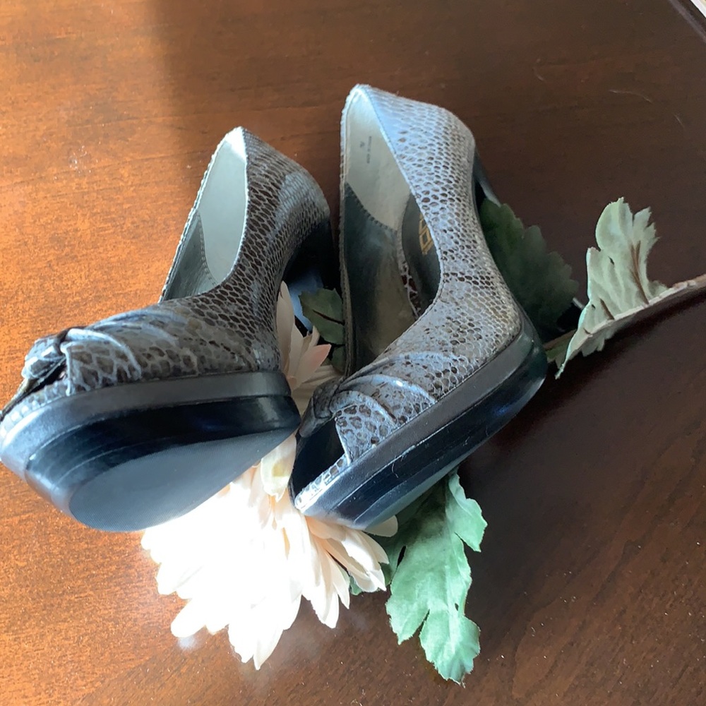 Beautiful new 4 inch  high heels by Moda  Spana  Sz:  7M